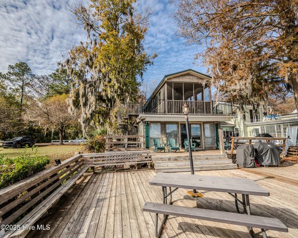 3002 Canal Cove Road, Lake Waccamaw, NC 28450