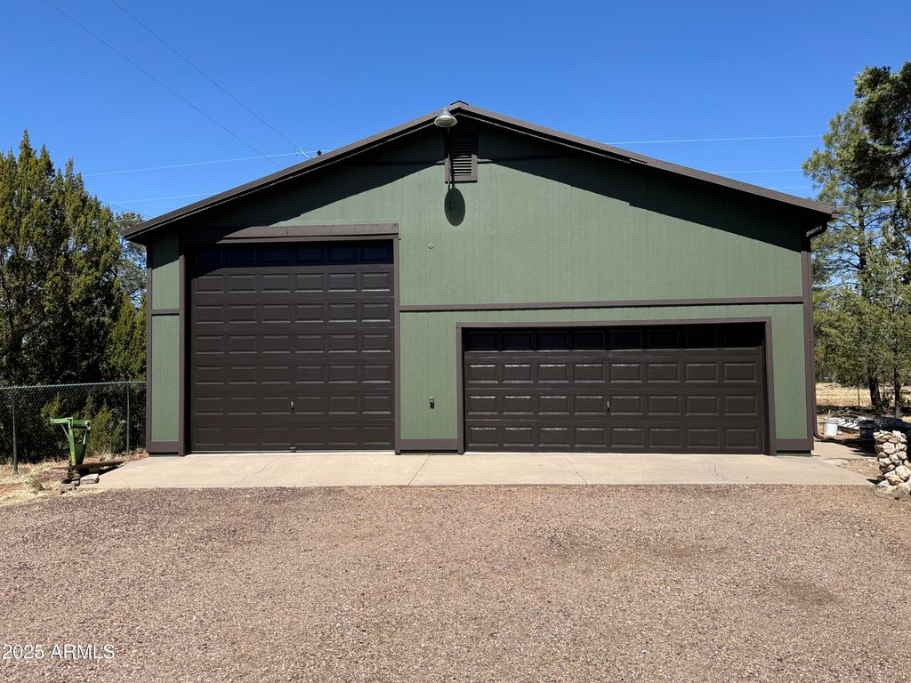 3050 CHEVELON Road, Overgaard, AZ 85933