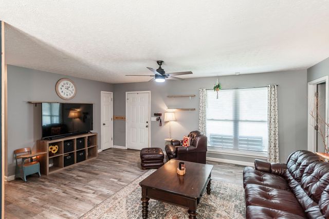 306 Corbitt Ln, Springfield, TN 37172