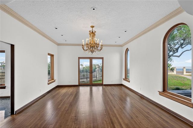 2717 Ocean Dr, Corpus Christi, TX 78404