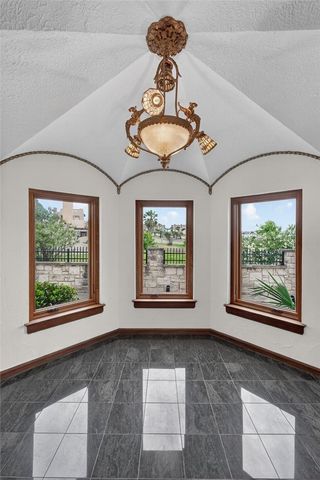 2717 Ocean Dr, Corpus Christi, TX 78404