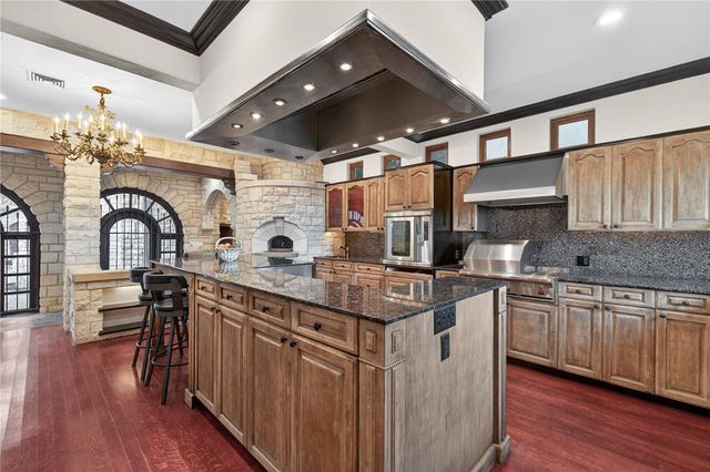 2717 Ocean Dr, Corpus Christi, TX 78404
