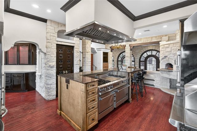 2717 Ocean Dr, Corpus Christi, TX 78404