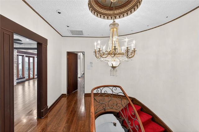 2717 Ocean Dr, Corpus Christi, TX 78404