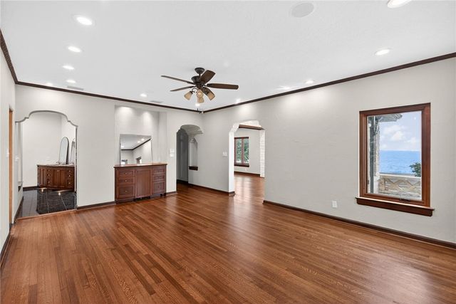 2717 Ocean Dr, Corpus Christi, TX 78404