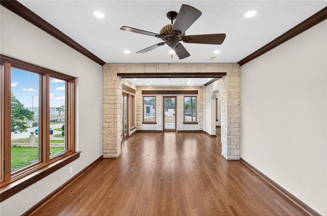 2717 Ocean Dr, Corpus Christi, TX 78404