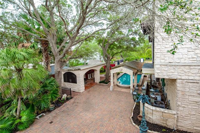 2717 Ocean Dr, Corpus Christi, TX 78404