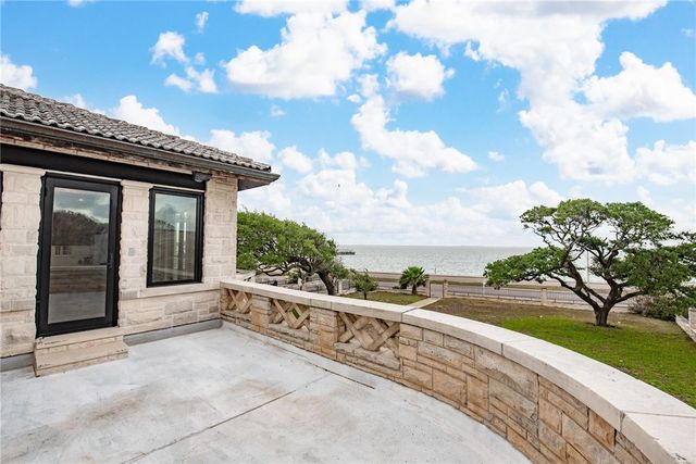 2717 Ocean Dr, Corpus Christi, TX 78404