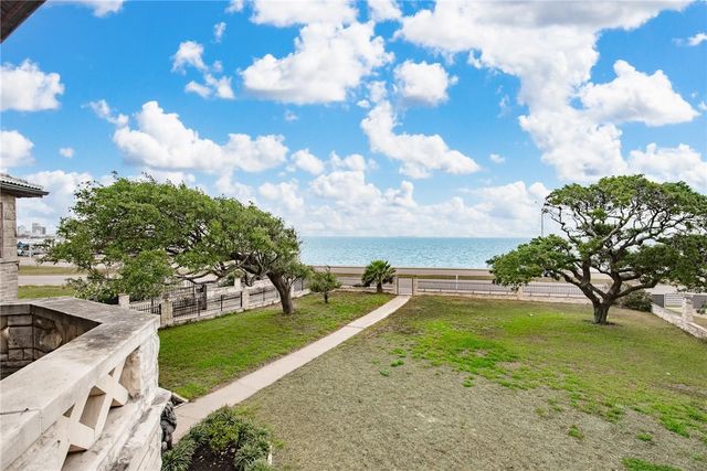 2717 Ocean Dr, Corpus Christi, TX 78404