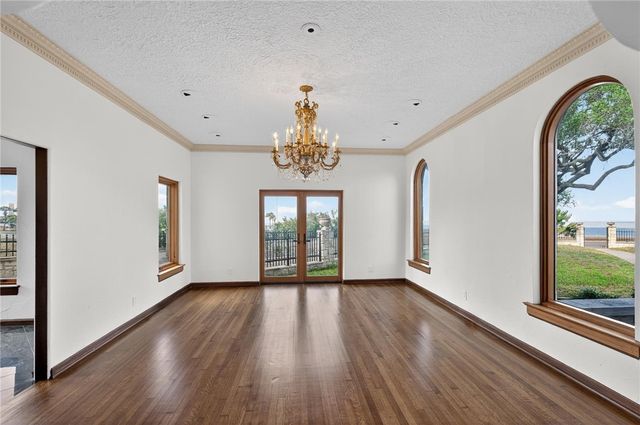 2717 Ocean Dr, Corpus Christi, TX 78404