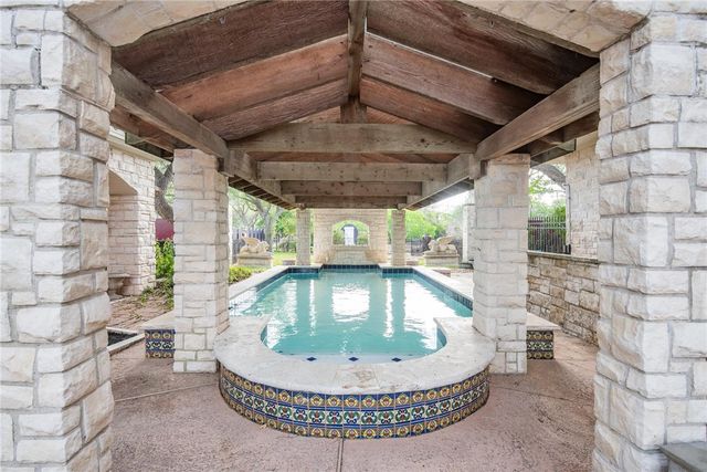 2717 Ocean Dr, Corpus Christi, TX 78404