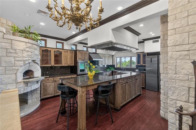 2717 Ocean Dr, Corpus Christi, TX 78404