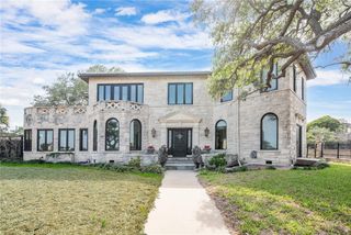 2717 Ocean Dr, Corpus Christi, TX 78404