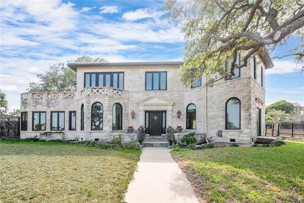 2717 Ocean Dr, Corpus Christi, TX 78404