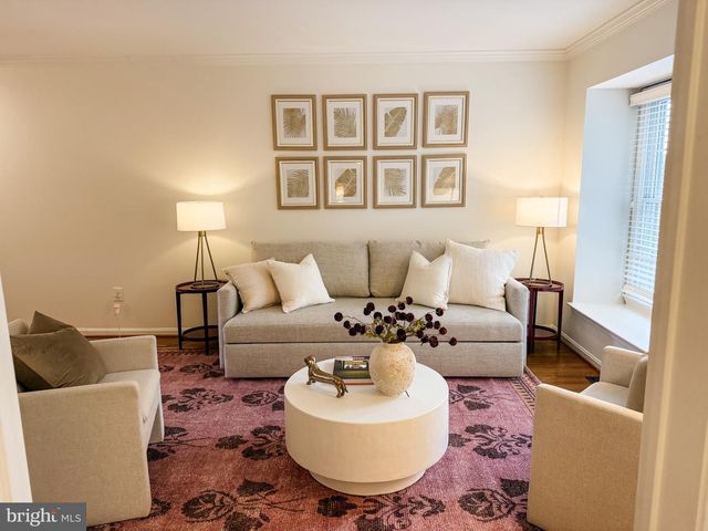 2940 OAKBOROUGH SQ, Oakton, VA 22124