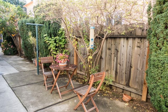 925 Oak Lane, Menlo Park, CA 94025