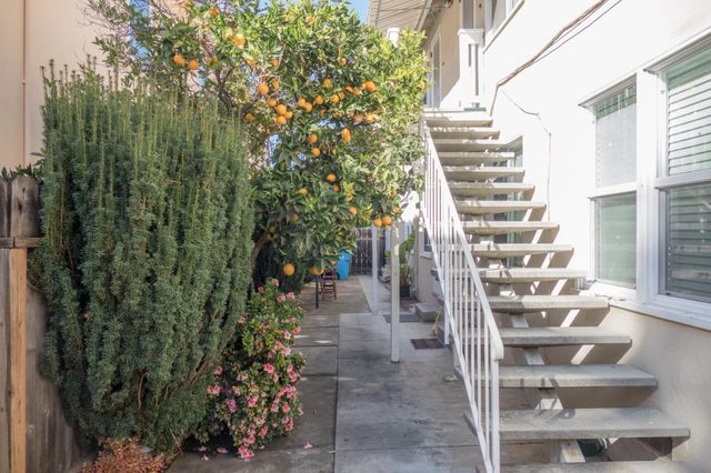 925 Oak Lane, Menlo Park, CA 94025