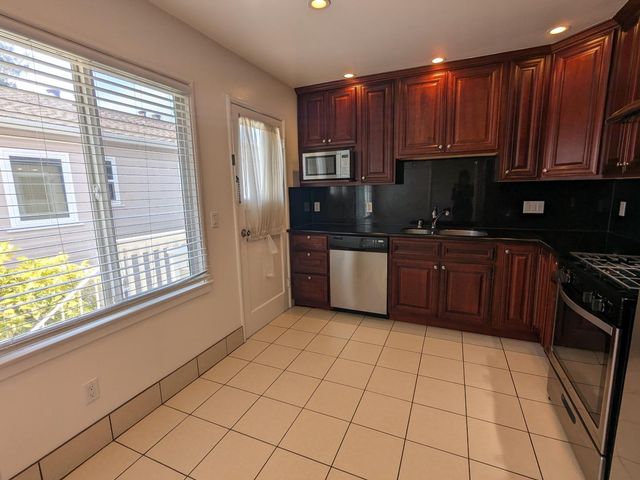 925 Oak Lane, Menlo Park, CA 94025