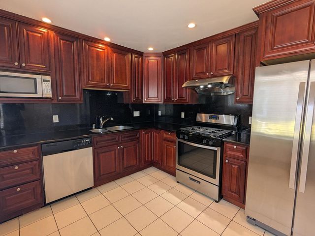 925 Oak Lane, Menlo Park, CA 94025