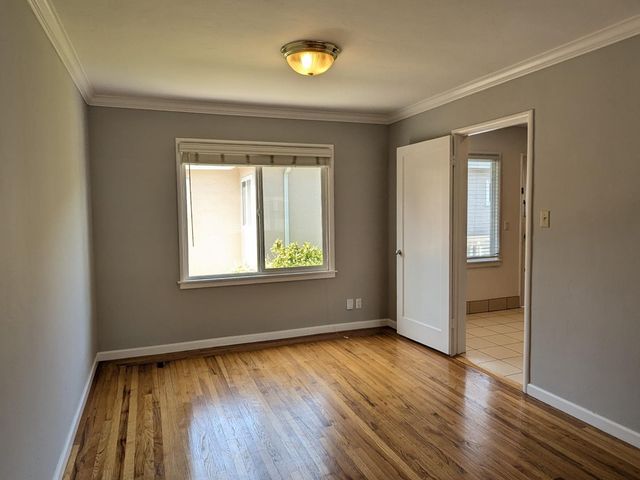 925 Oak Lane, Menlo Park, CA 94025