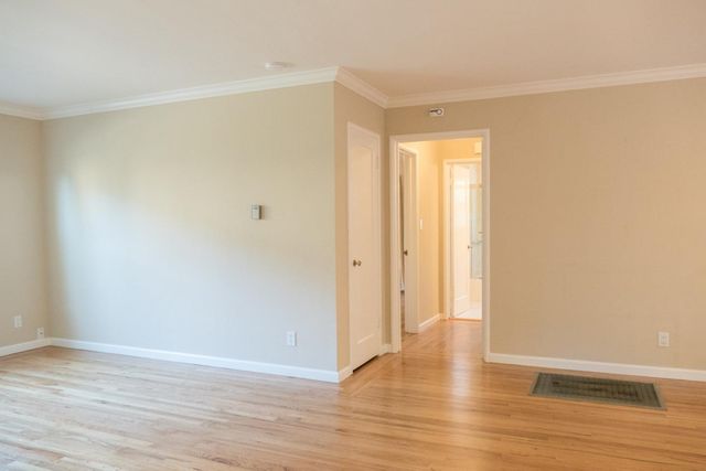 925 Oak Lane, Menlo Park, CA 94025