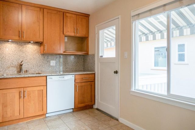 925 Oak Lane, Menlo Park, CA 94025