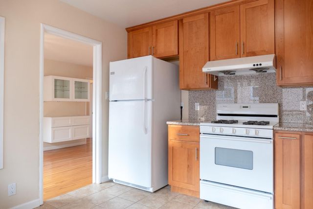 925 Oak Lane, Menlo Park, CA 94025