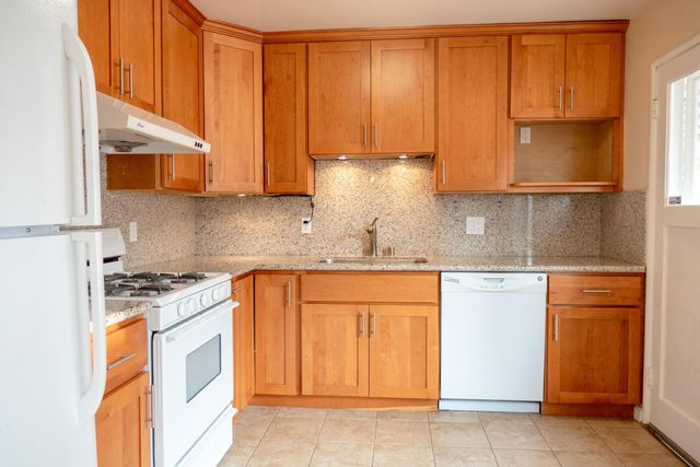 925 Oak Lane, Menlo Park, CA 94025