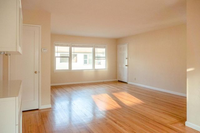 925 Oak Lane, Menlo Park, CA 94025