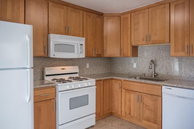 925 Oak Lane, Menlo Park, CA 94025