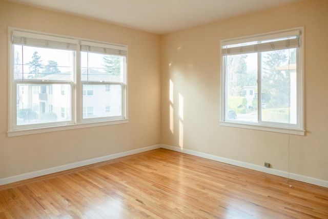 925 Oak Lane, Menlo Park, CA 94025