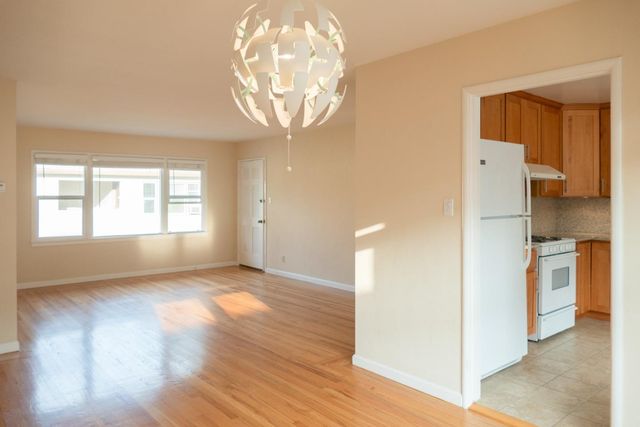 925 Oak Lane, Menlo Park, CA 94025