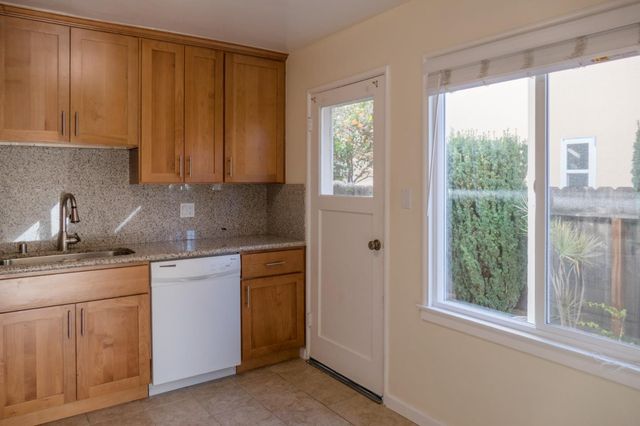 925 Oak Lane, Menlo Park, CA 94025