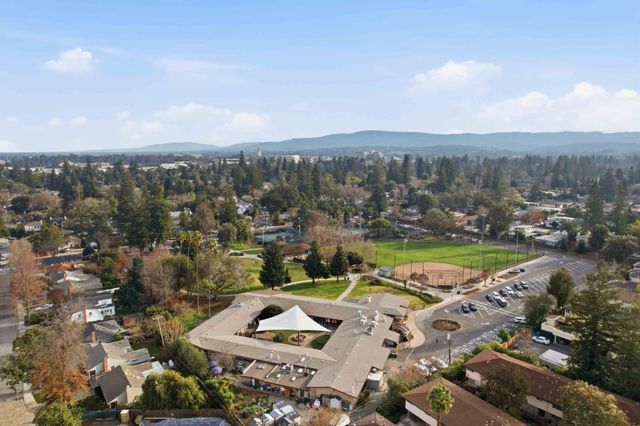 925 Oak Lane, Menlo Park, CA 94025