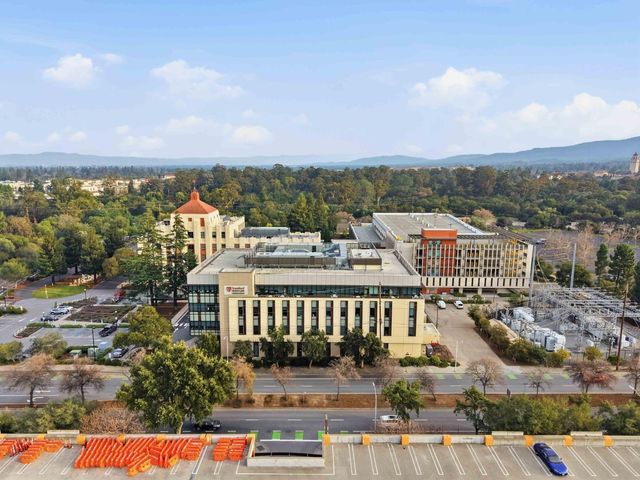 925 Oak Lane, Menlo Park, CA 94025