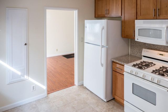 925 Oak Lane, Menlo Park, CA 94025