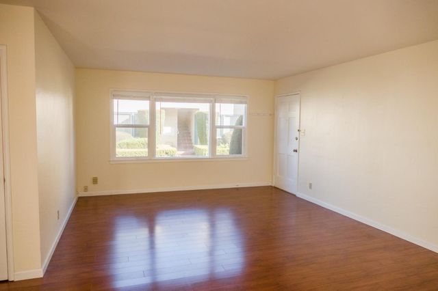 925 Oak Lane, Menlo Park, CA 94025