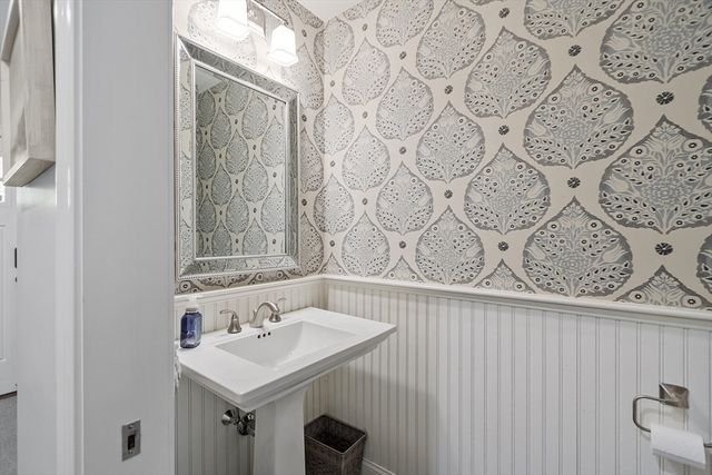 18 Woodchester Dr, Acton, MA 01720