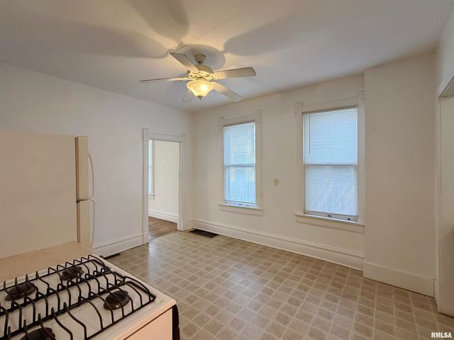 1704 W CALLENDER Avenue, Peoria, IL 61606