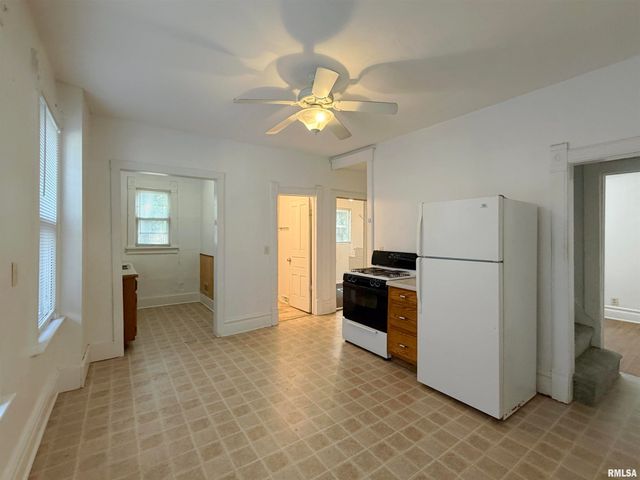 1704 W CALLENDER Avenue, Peoria, IL 61606
