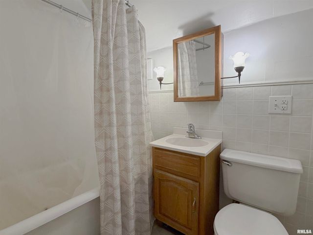 1704 W CALLENDER Avenue, Peoria, IL 61606