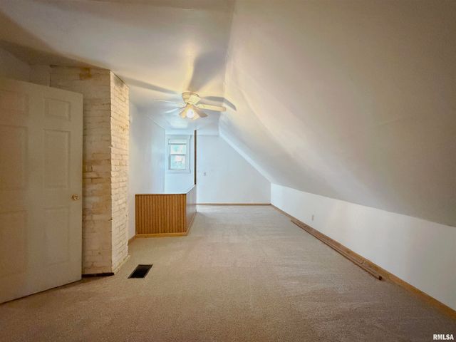1704 W CALLENDER Avenue, Peoria, IL 61606