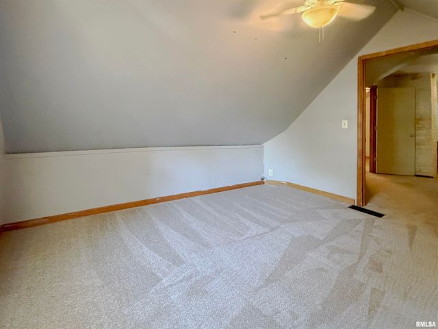 1704 W CALLENDER Avenue, Peoria, IL 61606