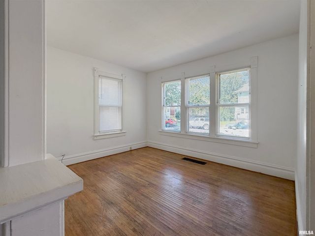 1704 W CALLENDER Avenue, Peoria, IL 61606