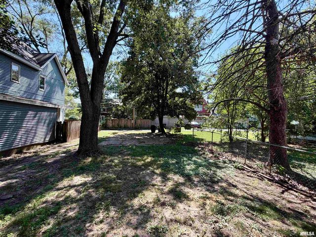 1704 W CALLENDER Avenue, Peoria, IL 61606