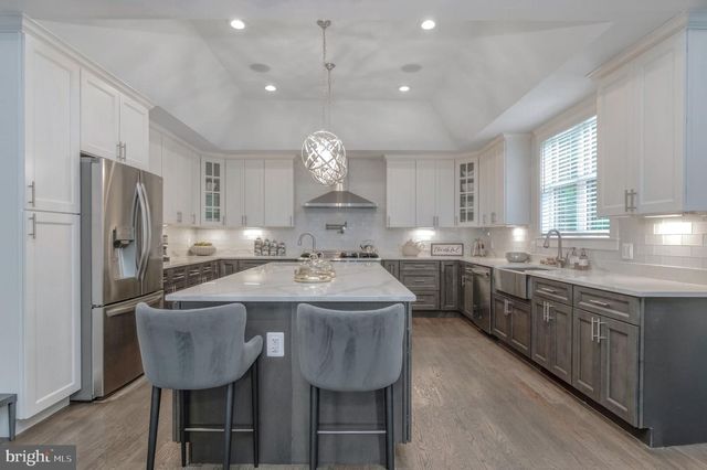 10704 WARWICK AVE, Fairfax, VA 22030