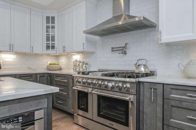 10704 WARWICK AVE, Fairfax, VA 22030