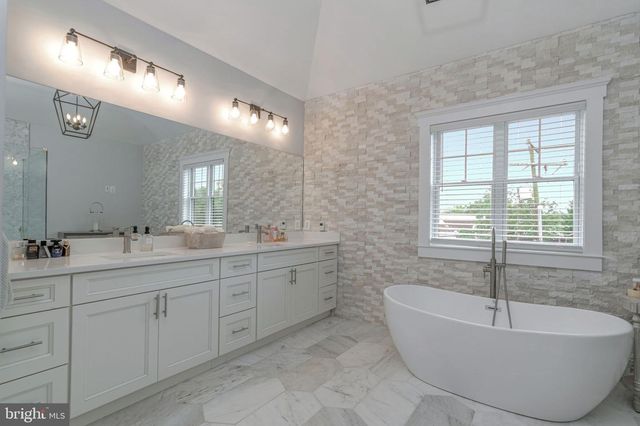 10704 WARWICK AVE, Fairfax, VA 22030