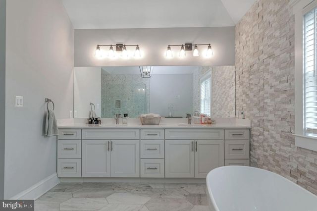 10704 WARWICK AVE, Fairfax, VA 22030