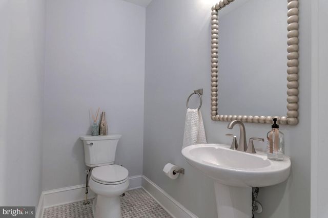 10704 WARWICK AVE, Fairfax, VA 22030